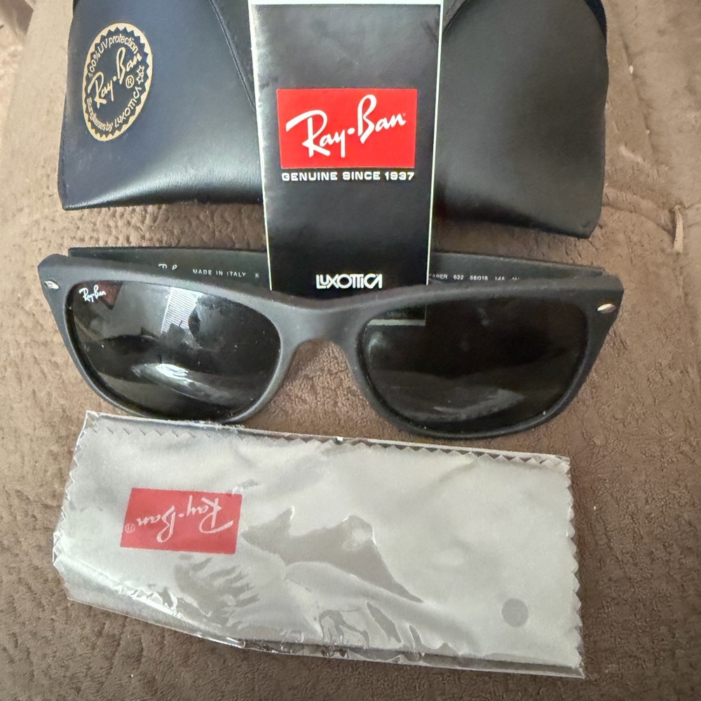 Ray-Ban Classic Black Sunglasses with Case